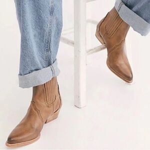 New Free People Frontier Chelsea Ankle Boot Bootie Distressed Tan Size EU 40 US